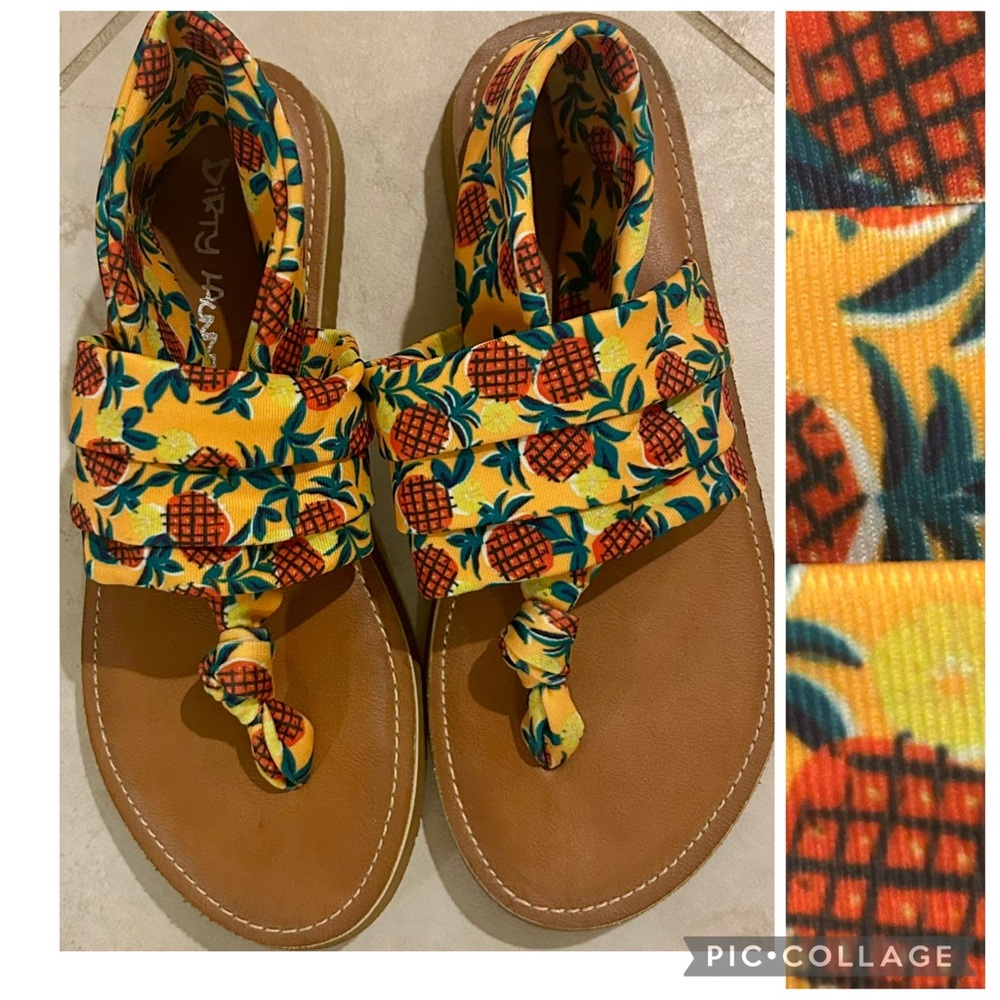 Dirty Laundry Women's Pineapple Print Sandals